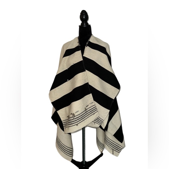 YSL Boho Poncho - Picture 2 of 7